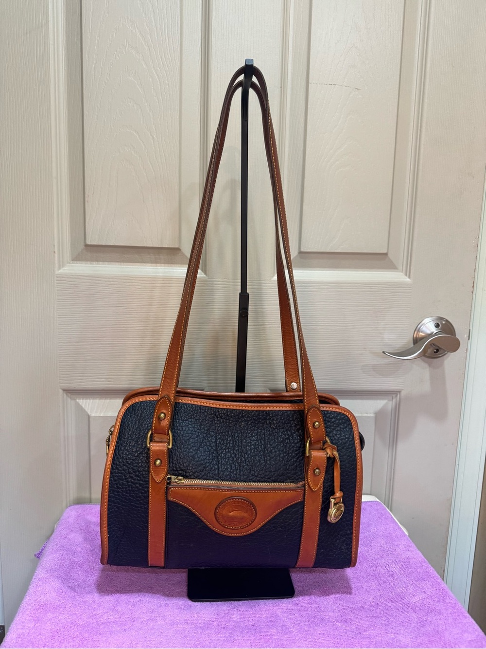 Vtg Dooney & Bourke AWL Navy Tan Pebbled Leather Doctor Satchel Shoulder Bag